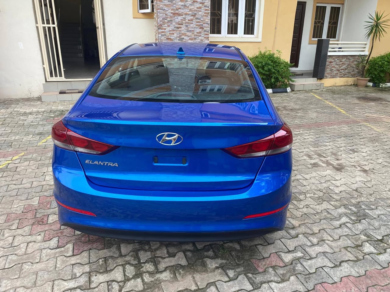 A picture of Ibadsn Tokunbo 2018 Hyundai Elantra limited 16.5m Thumbstart