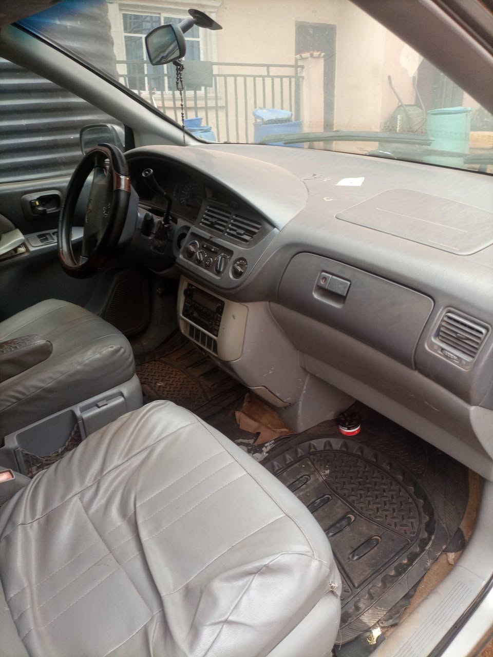 A picture of TOYOTA SIENNA TOCUMBO STAND FOR SALE