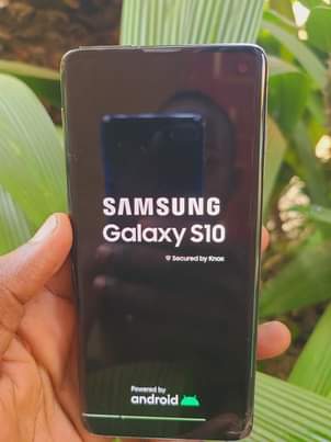 A picture of SAMSUNG S10 AT 190000