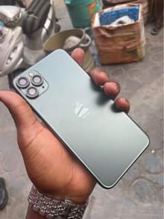 A picture of Iphone 11pro Max no Network 