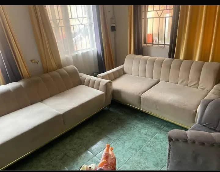 A picture of 3 2 1 sofa with a console