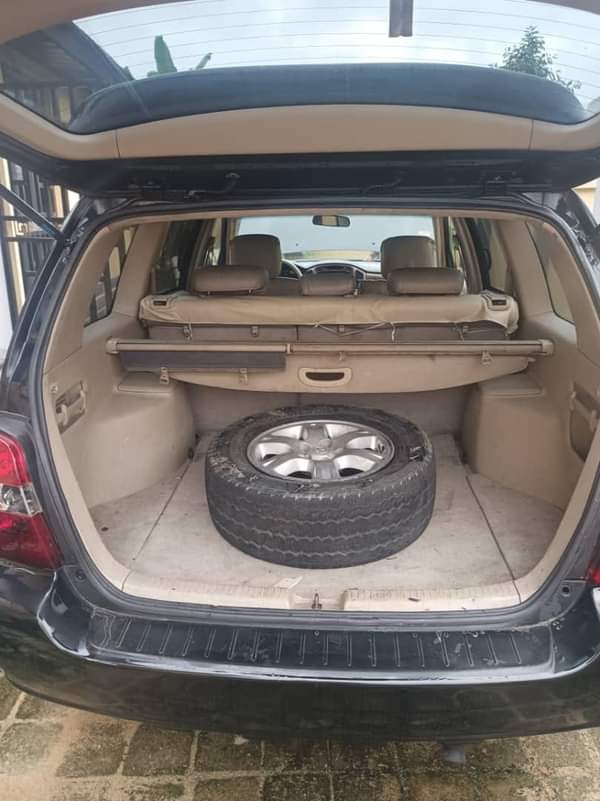 A picture of Distress sale 2004 Toyota Highlander Engine needs attention gear is