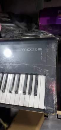 A picture of MOTIF XF8 and MOX8