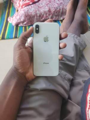 A picture of iPhone x plain