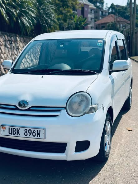 A picture of TOYOTA SIENTA