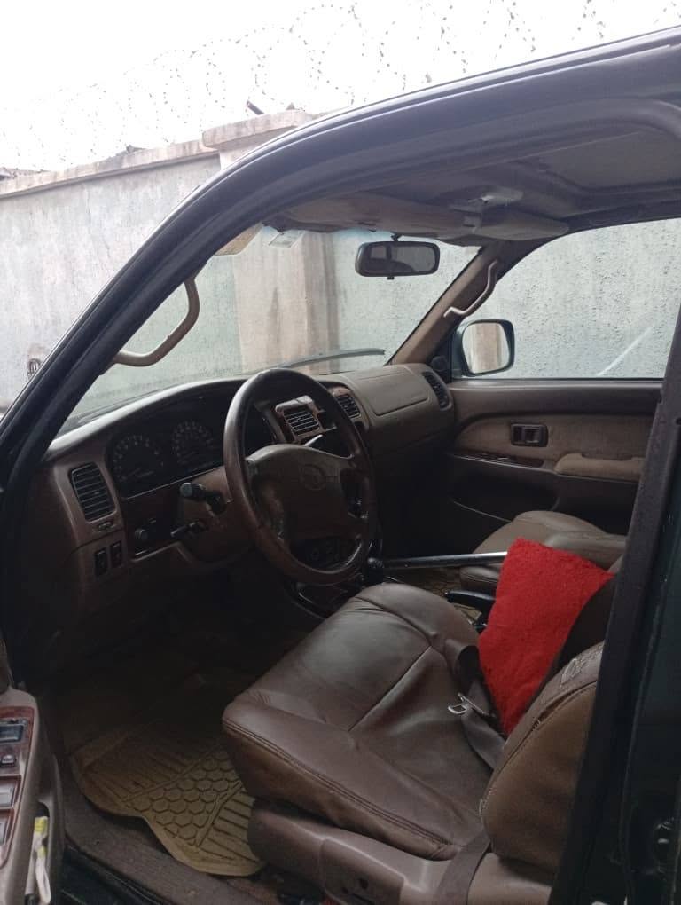 A picture of Toyota 4Runner 04 model