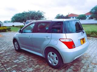 A picture of 2006 TOYOTA IST