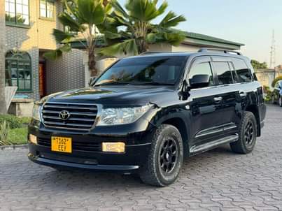 A picture of TOYOTA LANDCRUISER V8