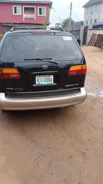 A picture of Toyota sienna