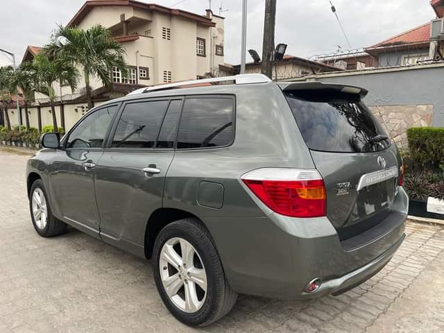 A picture of Toyota Highlander 2009 AWD