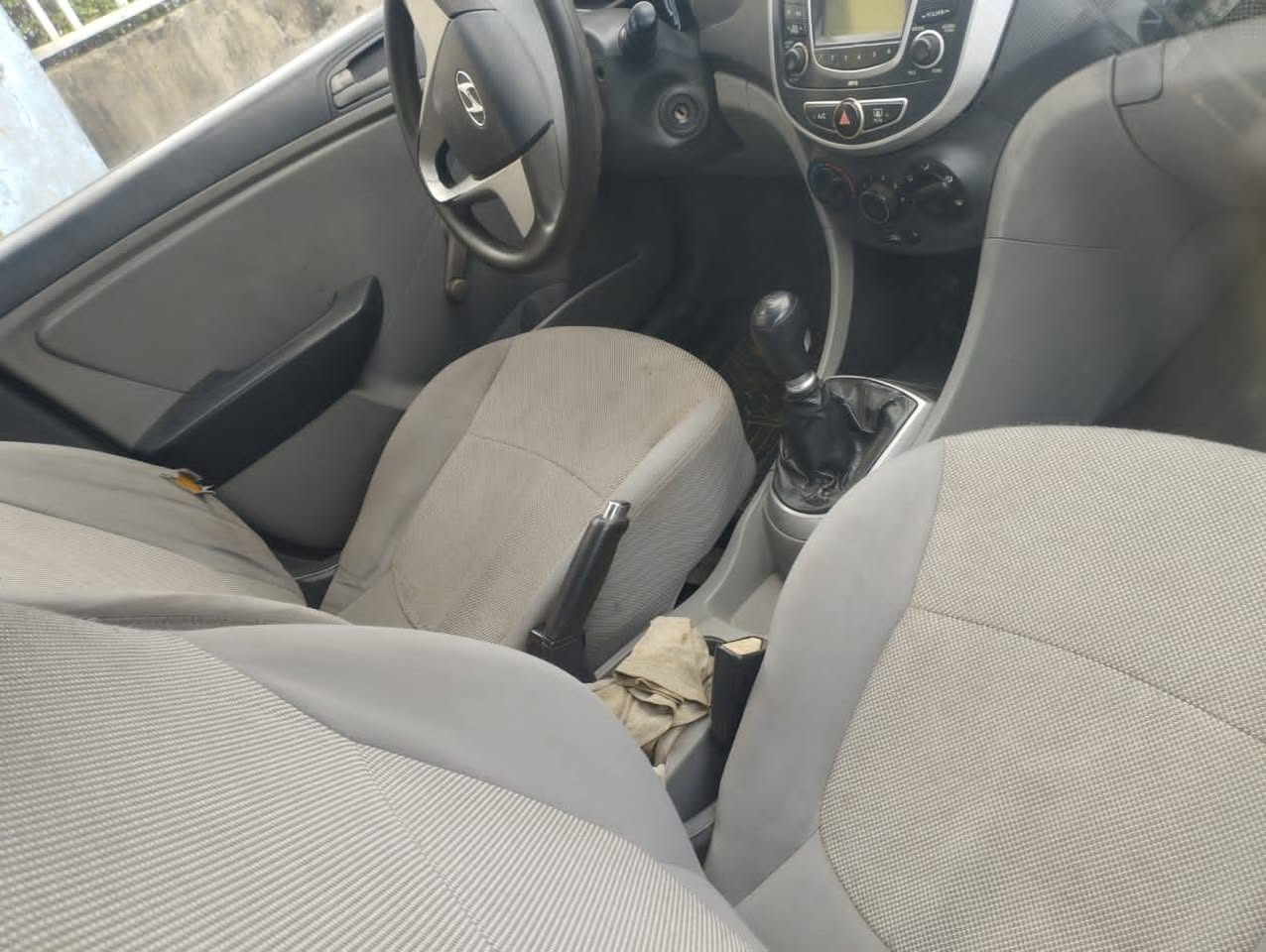 A picture of Isolo MANUAL GEAR Hyundai accent 08