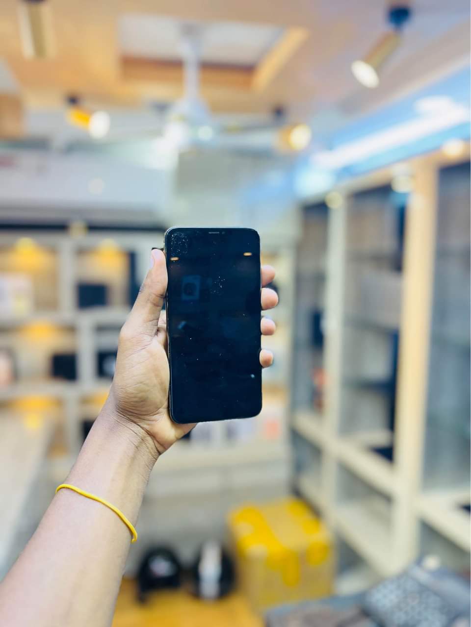 A picture of iPhone Xsmax Storage 256GB Price 150 000 0747940033
