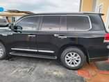 A picture of Toyota land cruiser V8 SUV 2016 upgraded to 2022