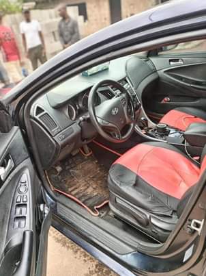 A picture of Hyundai sonata 2012