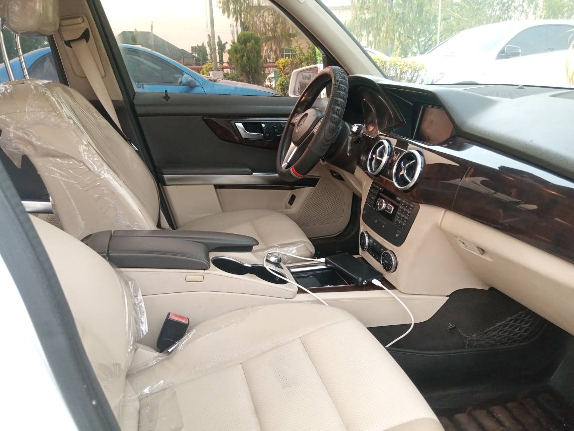 A picture of 2013 Mercedes Benz GLK350 Not Registered available Features Thumbstart Panoroof