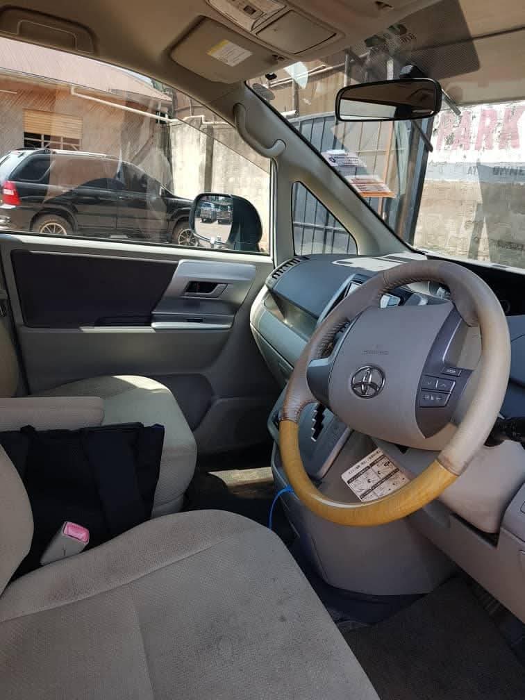 A picture of Toyota Noah 2009 on sale