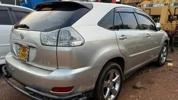 A picture of Toyota harrier New shap