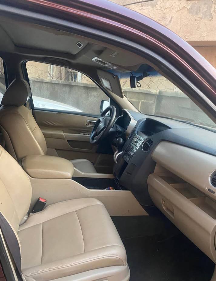 A picture of used as new Honda Pilot 2011 with original duty going