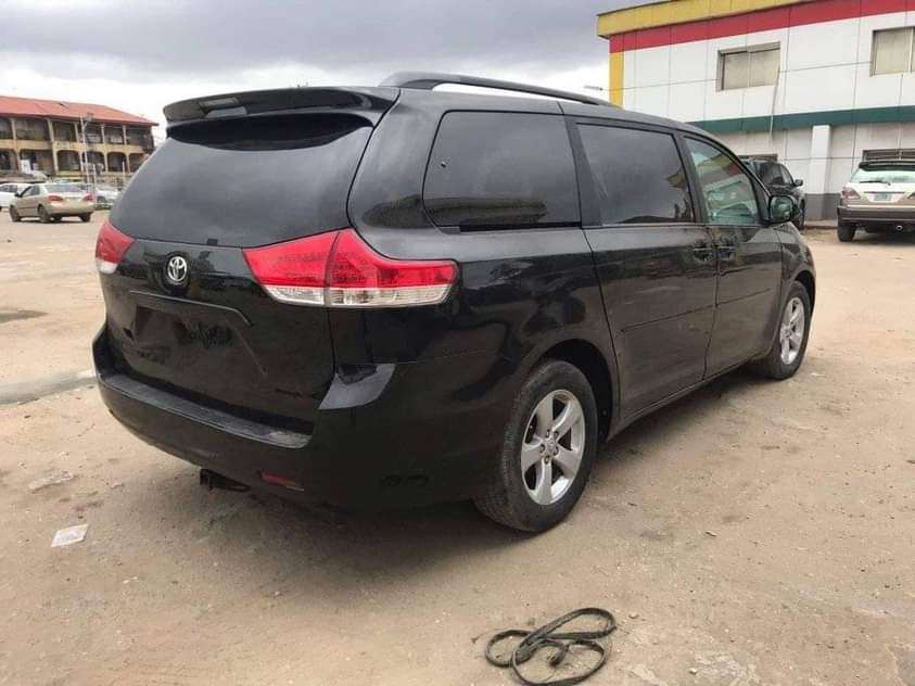 A picture of 2012 Toyota Sienna