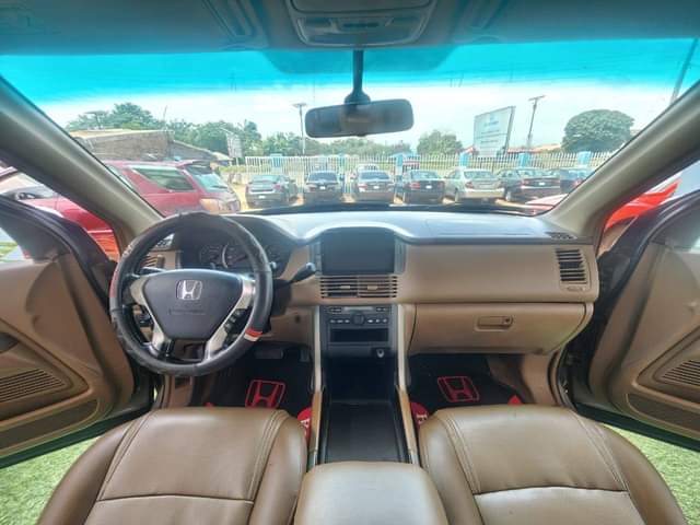A picture of Honda Pilot available for sale at Ilorin Kwara State 7