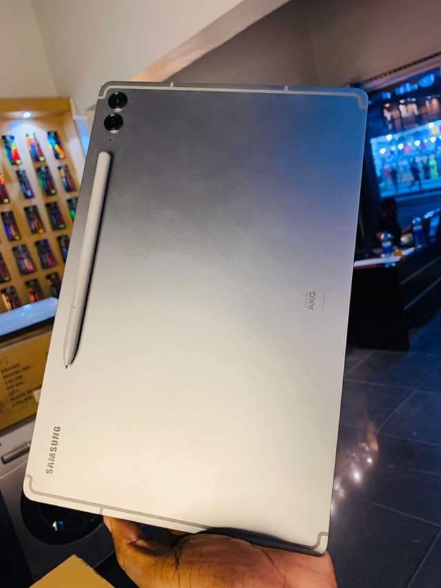 A picture of SAMSUNG TAB s9 FE plus ram 12gb