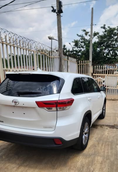 A picture of FOREIGN USED TOYOTA HIGHLANDER 2015