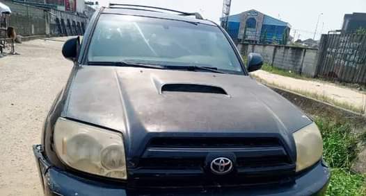 A picture of 2005 4runner Engine is weak but can travel First body
