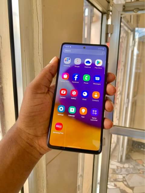 A picture of Samsung A72 128GB 8GB