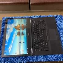 A picture of Dell Latitude 7470 touch screen