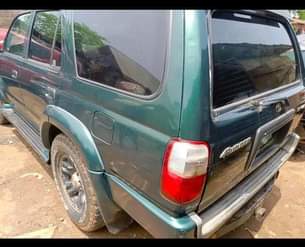 A picture of Toyota 4runner 2003 Engine and Gear ok Ac needs gas