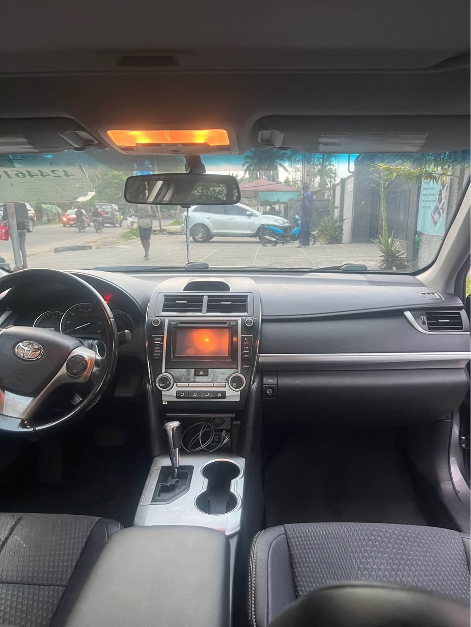 A picture of 2014 Toyota Camry SE