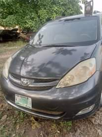 A picture of Toyota sienna 2008