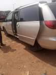 A picture of Toyota sienna is available with good condition engine and gear