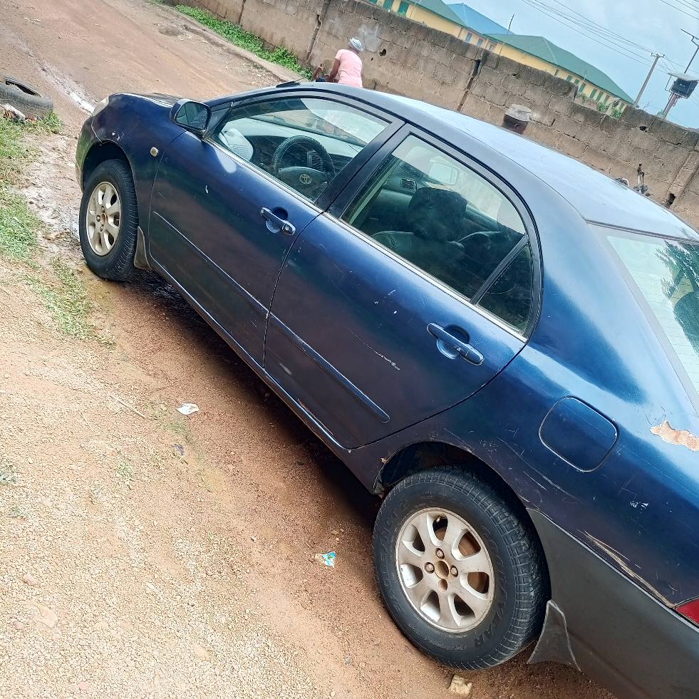 A picture of Toyota Corolla Bank type manual transmission untouched Engine and Gear