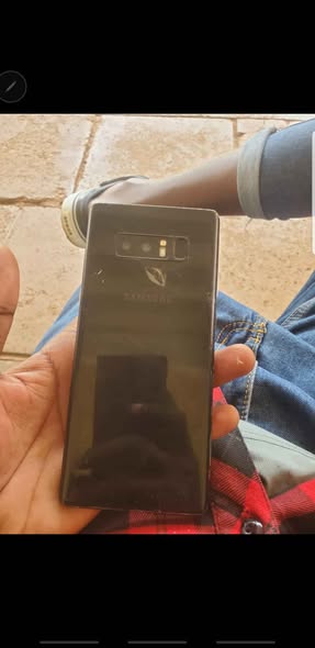 A picture of Samsung note 8