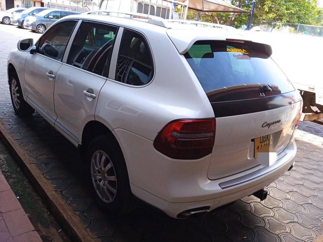 A picture of Porsche Cayenne 0700327795 