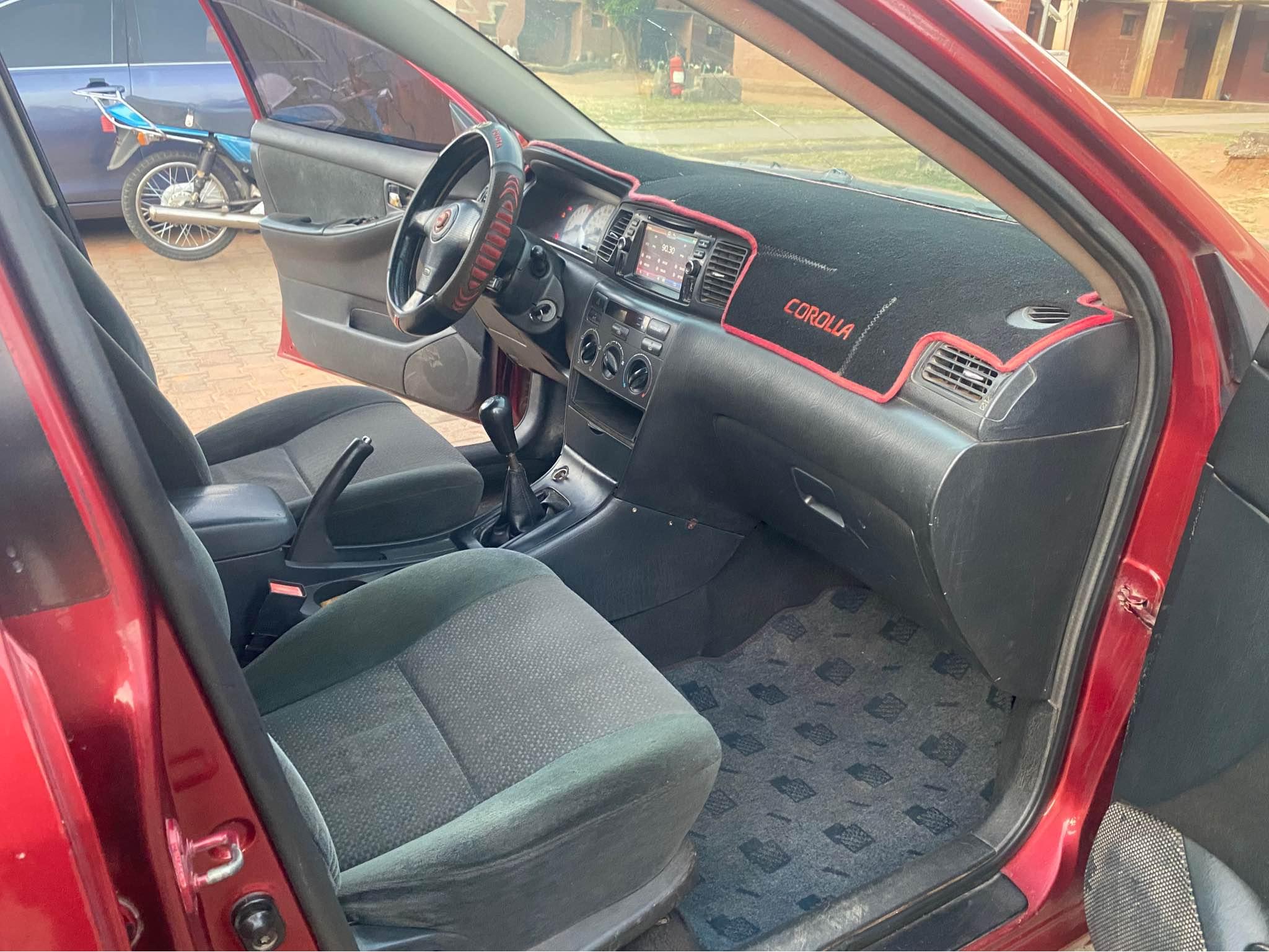 A picture of TOYOTA COROLLA 2004 manual