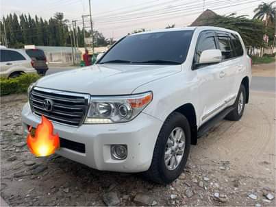 A picture of 200 Series Landcruiser v8 1VD Diesel