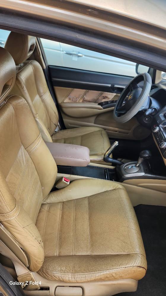 A picture of Honda civic i robot