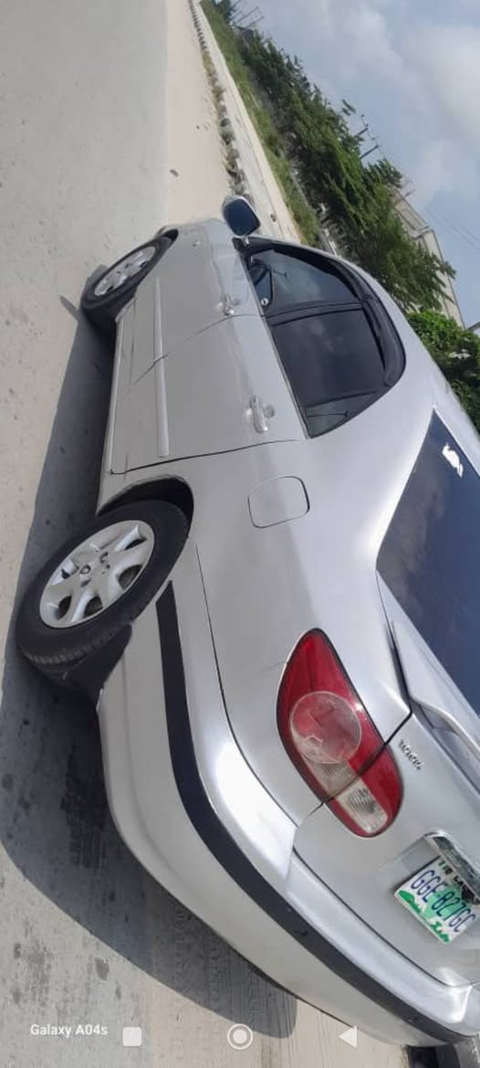 A picture of 2004 corolla