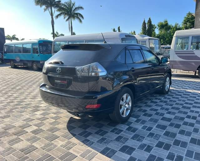 A picture of 2003 Toyota Harrier