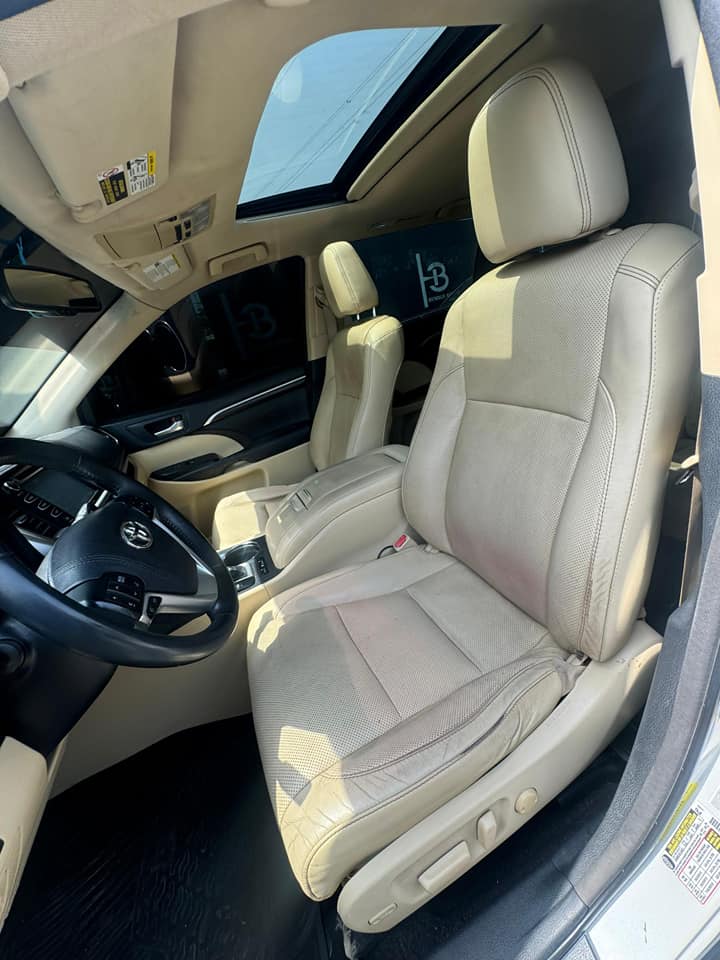 A picture of 2016 Toyota highlander