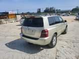 A picture of 2004 TOYOTA HIGHLANDER