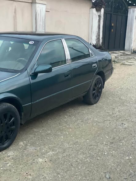 A picture of Toyota Camry 2 2