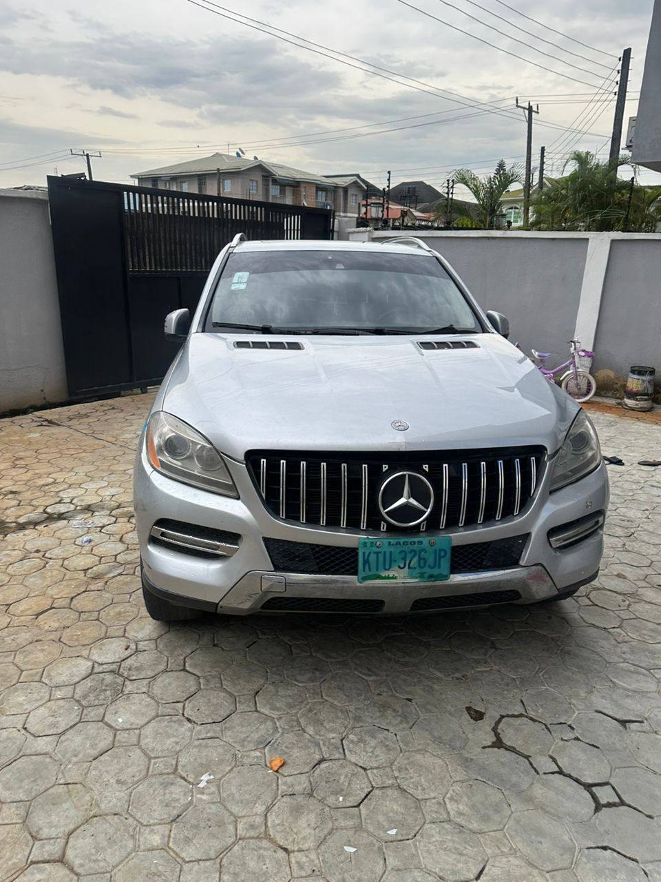 A picture of Mercedes benz ml350 2012