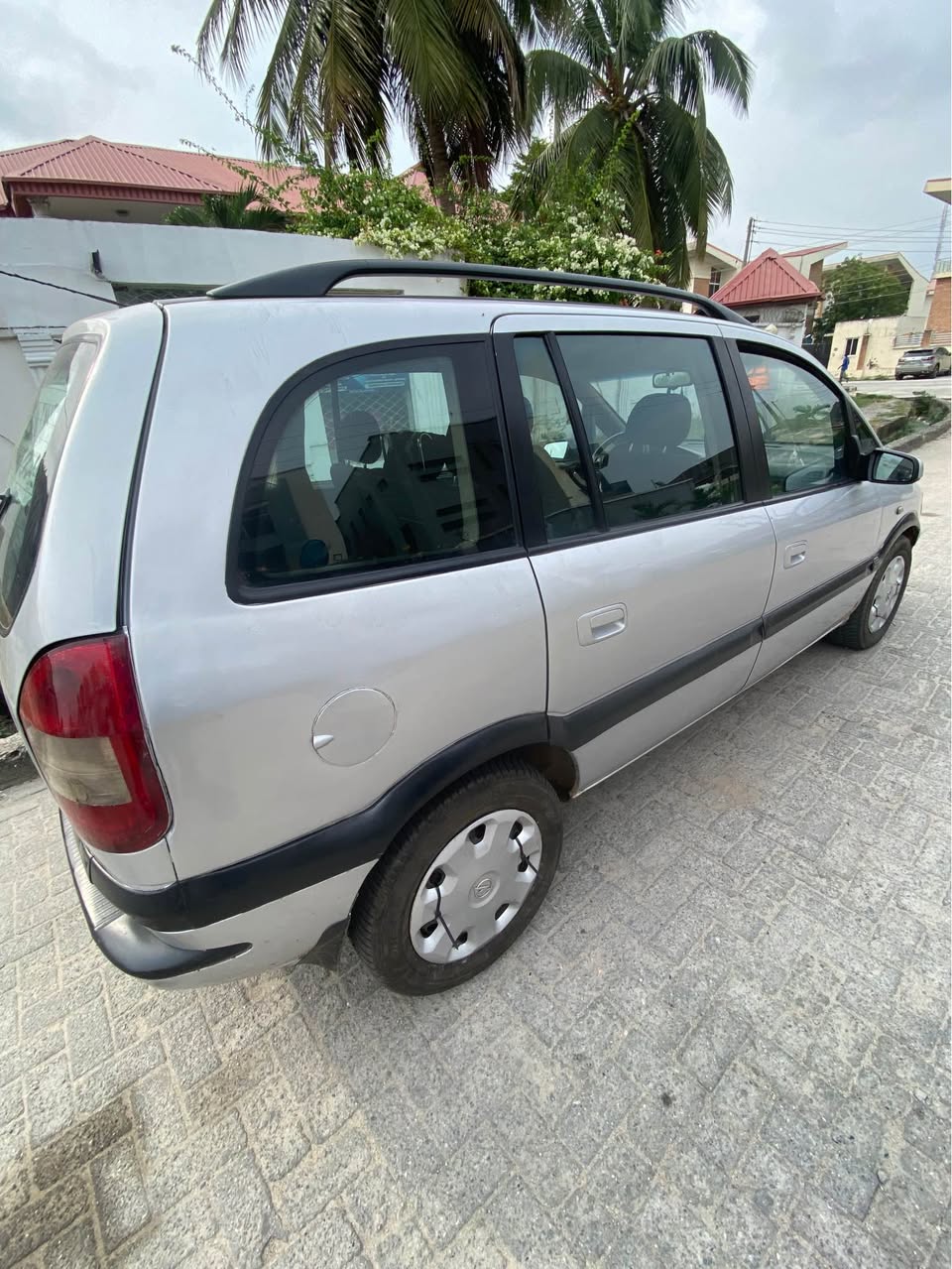 A picture of Opel Zafira 2004 Manual drive Buy and drive nothing to