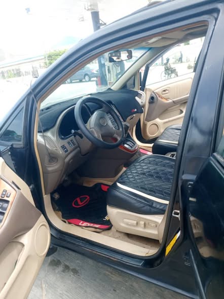 A picture of 2000 Lexus RX300
