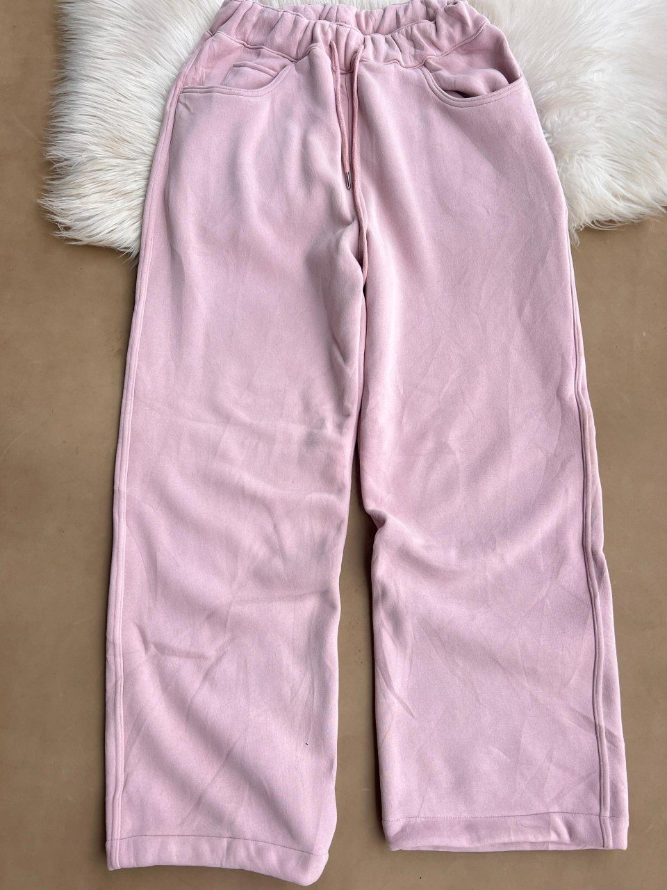 A picture of Pants 256 701320440