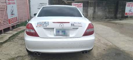 A picture of Benz slk 200 2009 model 100 first body Car is