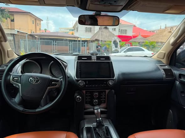 A picture of 2014 Toyota Prado